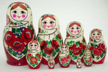 What souvenirs do foreigners buy in Russia